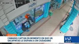 El hecho violento quedó registrado por cámaras de seguridad en el centro de Guayaquil. La Policía capturó a un sospechoso. Un reportaje de Catalina García