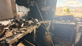 Una mueblería se incendió en el sector de Bellavista de Calderón, en Quito.