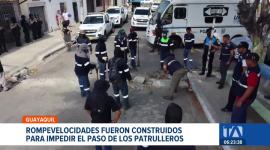 En una intervención interinstitucional, la Policía y el Municipio demolieron decenas de rompevelocidades instalados ilegalmente en las calles. Un reportaje de Paula Kuhn