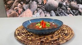 Este jueves 21 de mayo del 2026 preparamos sopa picante de fréjol negro, junto al chef Felipe Campana.