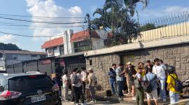 La dirección municipal de Justicia y Vigilancia clausuró la vivienda donde se hacía una fiesta sin permisos, en Urdesa, norte de Guayaquil, el 21 de mayo de 2026.
