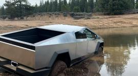 Rescatan la Tesla Cybertruck después de que Elon Musk dijera que funciona "como un barco"