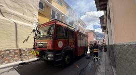 Un incendio estructural se registró en una casa del centro de Quito.