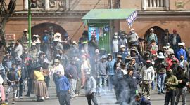 Miles de personas salieron a las calles en Bolivia para pedir la salida del presidente Rodrigo Paz.
