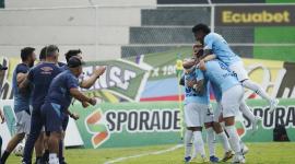 Jugadores de Universidad Católica en partido frente a Orense por la fecha 15 de la LigaPro.