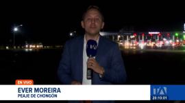 El flujo vehicular hacia Guayaquil se intensificó durante las últimas horas del feriado. Equipos de control de tránsito se desplegaron en la vía. Un reportaje de Ever Moreira