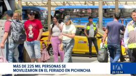 Las estaciones de Quitumbe y Carcelén registraron una masiva afluencia de pasajeros. Autoridades ejecutaron operativos de control y seguridad. Un reportaje de Lucía Clavijo