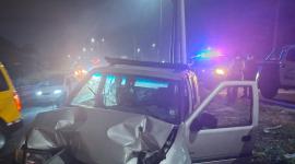 Un vehículo terminó incrustado en la oreja vial que conecta la Perimetral con la vía a Daule.