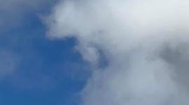 En un video se obsevan llamas en el motor derecho de un avión que cubría la ruta Quito-Cuenca