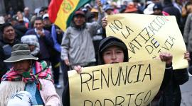 Miles de personas han realizado protestas para exigir la renuncia del presidente de Bolivia, Rodrigo Paz.