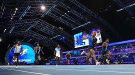 Fred Kerley (EE UU) se impone a Emmanuel Matadi (LBR) y gana los 100 metros con un tiempo de 9,97 segundos en los 'Enhanced Games', celebrados en Resorts World Las Vegas.