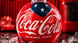 Coca-Cola ha lanzado botellas de edición limitada con forma de balón de fútbol con motivo de la Copa Mundial de la FIFA 2026.