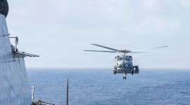 Un helicóptero MH-60R de EE UU, en el estrecho de Ormuz, en una imagen de archivo.