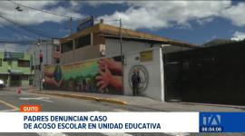 Padres de los estudiantes protagonizaron un plantón tras denunciar un grave caso de acosos escolar dentro de la institución fiscal. Un reportaje de Nathalie Jiménez