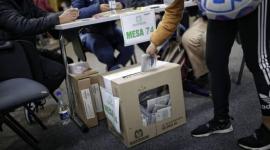 Millones de colombianos votan bajo fuertes medidas de seguridad