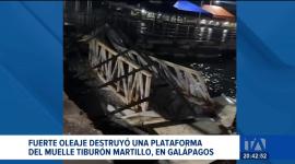 Fuertes oleajes causó daños en tramos del muelle turístico "Tiburón Martillo" e inundando establecimientos comerciales en la isla San Cristobal. Un reportaje de Diego Añazco