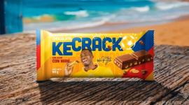 El futbolista ecuatoriano Willian Pacho presenta el chocolate 'Ke Crack'.