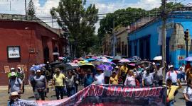 Cientos de maestros se congregaron para protestar en la ciudad de México.