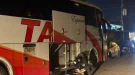 ´La Policía decomisó más de 300 explosivos dentro de un bus interprovincial en Naranjal, provincia del Guayas, el 30 de mayo de 2026.