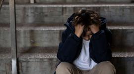 El bullying afecta la salud emocional, el rendimiento académico y el desarrollo social de niños y adolescentes.