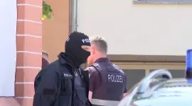 Un veterano de guerra murió tras tomar rehenes y atarles explosivos.