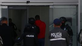 El alcalde de Esmeraldas, Vicko Villacís, fue detenido en Esmeraldas y trasladado a Quito.