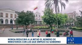 La decisión reduciría a la mitad el número de carteras de Estado; expertos piden sustentar la medida en un análisis técnico. Un reportaje de Carlos Sacoto