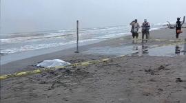 Tres cuerpos fueron hallados en una playa de Esmeraldas.