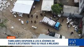 Pese al sepelio de las víctimas de la T de Daule, las interrogantes y pedidos de justicia persisten en la comunidad. Un reportaje de Ever Moreira