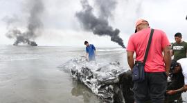 Incendio de varias embarcaciones en el Puerto de Manta, el 6 de junio de 2026.