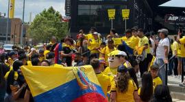Hinchas de la Tri se concentran en los exteriores