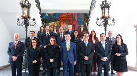 El presidente Daniel Noboa junto a su renovado gabinete ministerial, este 8 de junio de 2026, en el Palacio de Carondelet, en Quito.
