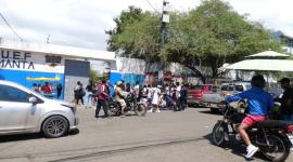 Exteriores de la Unidad Educativa Fiscomisional de Manta, provincia de Manabí, tras la balacera de este 10 de junio de 2026.