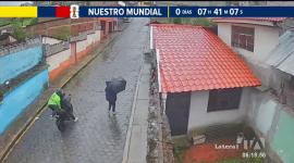 Una ciudadana fue interceptada por dos sacapintas mientras retornaba a su hogar en el sector de La Ferroviaria. Vecinos exigen a la Policía patrullajes. Un reportaje de Gustavo Jaramillo