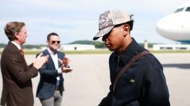 El extremo derecho Lamine Yamal, de la selección española, llega al aeropuerto metropolitano de Chattanooga el 5 de junio de 2026.