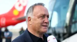 El seleccionador de Curazao Dick Advocaat, a la llegada de la delegación del país caribeño a West Palm Beach, Florida, lugar de concentración durante el Mundial, el 8 de junio de 2026