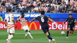 Grupo D - Estados Unidos vs Paraguay - Estadio de Los Ángeles, Inglewood, California, EE. UU. - 12 de junio de 2026. Folarin Balogun de Estados Unidos anota el segundo gol.