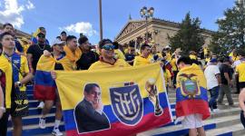 La Tri paraliza Filadelfia: Banderazo en las escaleras de Rocky antes del debut mundialista