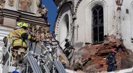 Una catedral en Kiev resultó afectada por una bomba.