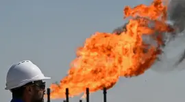 Petróleo se desploma y bolsas asiáticas suben por acuerdo entre Irán y EU