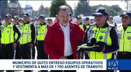 El Municipio de Quito entregó una dotación que incluye camionetas nuevas, equipos de comunicación y prendas de uniforme técnico. Un reportaje de Juan Miguel Rodríguez