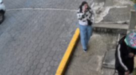 Video capta cómo un taxi atropelló a una mujer en el centro de Quito