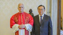 El papa León XIV junto al presidente de Perú, José María Balcázar.