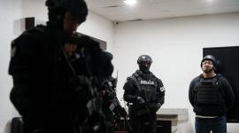 Para el traslado a la Cárcel del Encuentro, le colocaron casco y chaleco antibalas al hermano de alias 'Fito'.