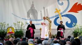 El papa León XIV durante una homilía en la Santa Sede.