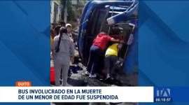 Tras el volcamiento de un bus al sur de Quito, que dejó siete heridos y un menor de edad muerto, el municipio suspendió el permiso de operación. Un reportaje de Brigette Mancheno