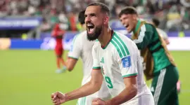 El delantero Amine Gouiri celebra el gol de la remontada 2-1 de Argelia sobre Jordania en partido del Grupo J del Mundial, en Santa Clara, cerca de San Francisco