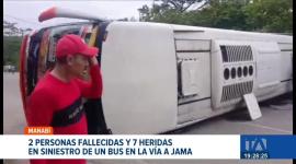 El accidente del bus interprovincial se registró en el sector de la parroquia Canoa, cantón San Vicente. Se investigan las causas.