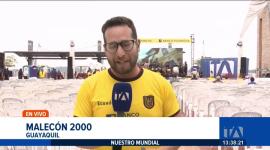 Se suman vistiendo camisetas y habilitando espacios para ver el partido. En el Malecón 2000 se instaló una pantalla gigante para la hinchada. Un reportaje de Ricardo Cruzatty