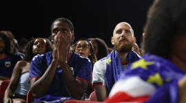 Hinchas entre la despedida y el avance a la siguiente fase del Mundial